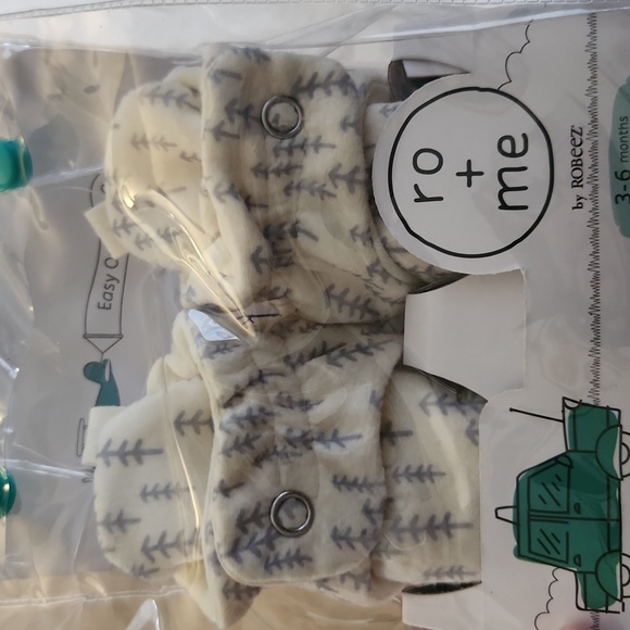 Robeez baby socks booties with snaps - Picture 4 of 5